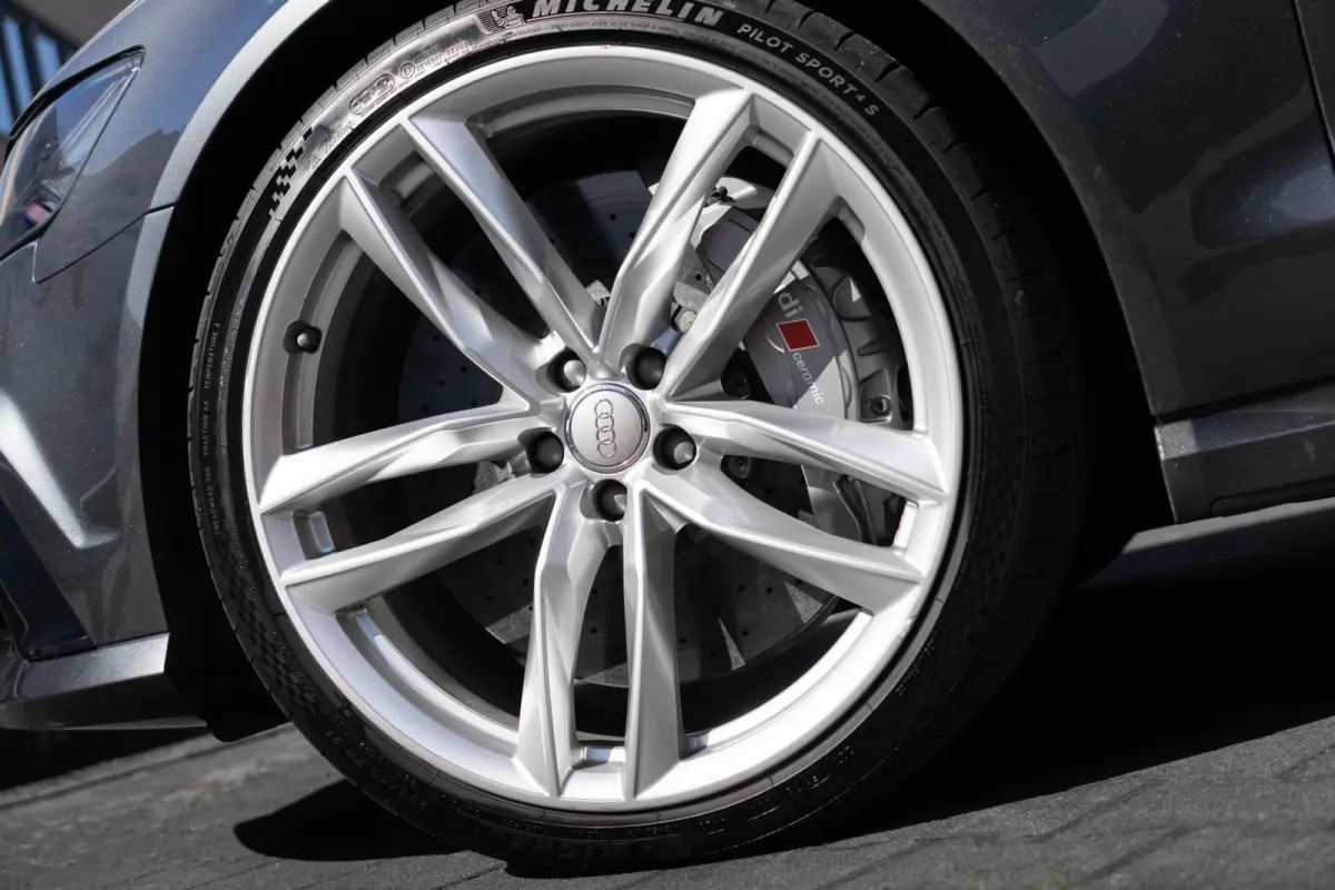 4.0 TFSI RS6 Quattro Pro Line Plus|Facelift|Keramisch|Head-Up|SoftClose|Ventilatie|Panoramadak|Dealer Onderhouden
