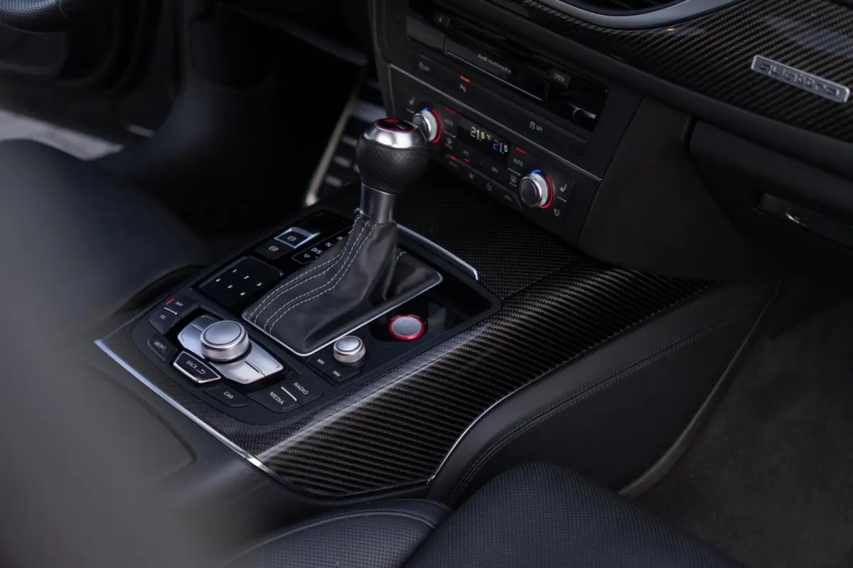 4.0 TFSI RS6 Quattro Pro Line Plus|Facelift|Keramisch|Head-Up|SoftClose|Ventilatie|Panoramadak|Dealer Onderhouden