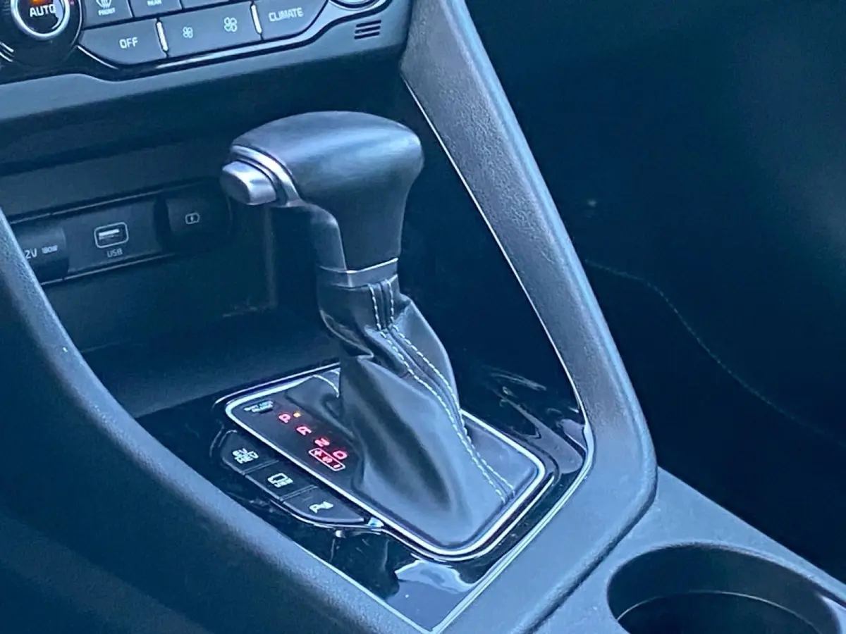 1.6 GDi PHEV DynamicPlusLine | Climate control | Leder | Stoel,- en stuurverwarming | Keyless | Navigatie | Dodehoek detectie | 16 inch LM-velgen | Parkeercamera |