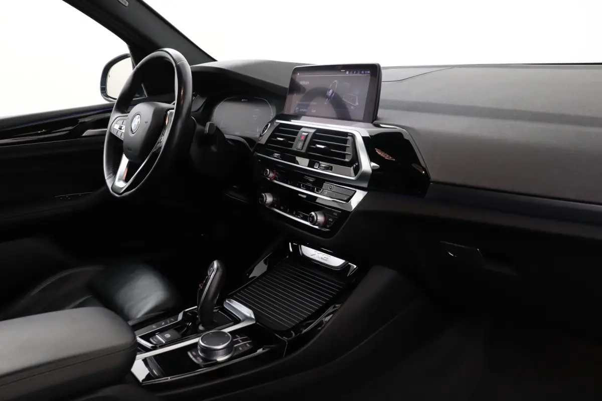 xDrive30e 293 PK High Exe. Trekhaak Head-up Carplay Nappaleder