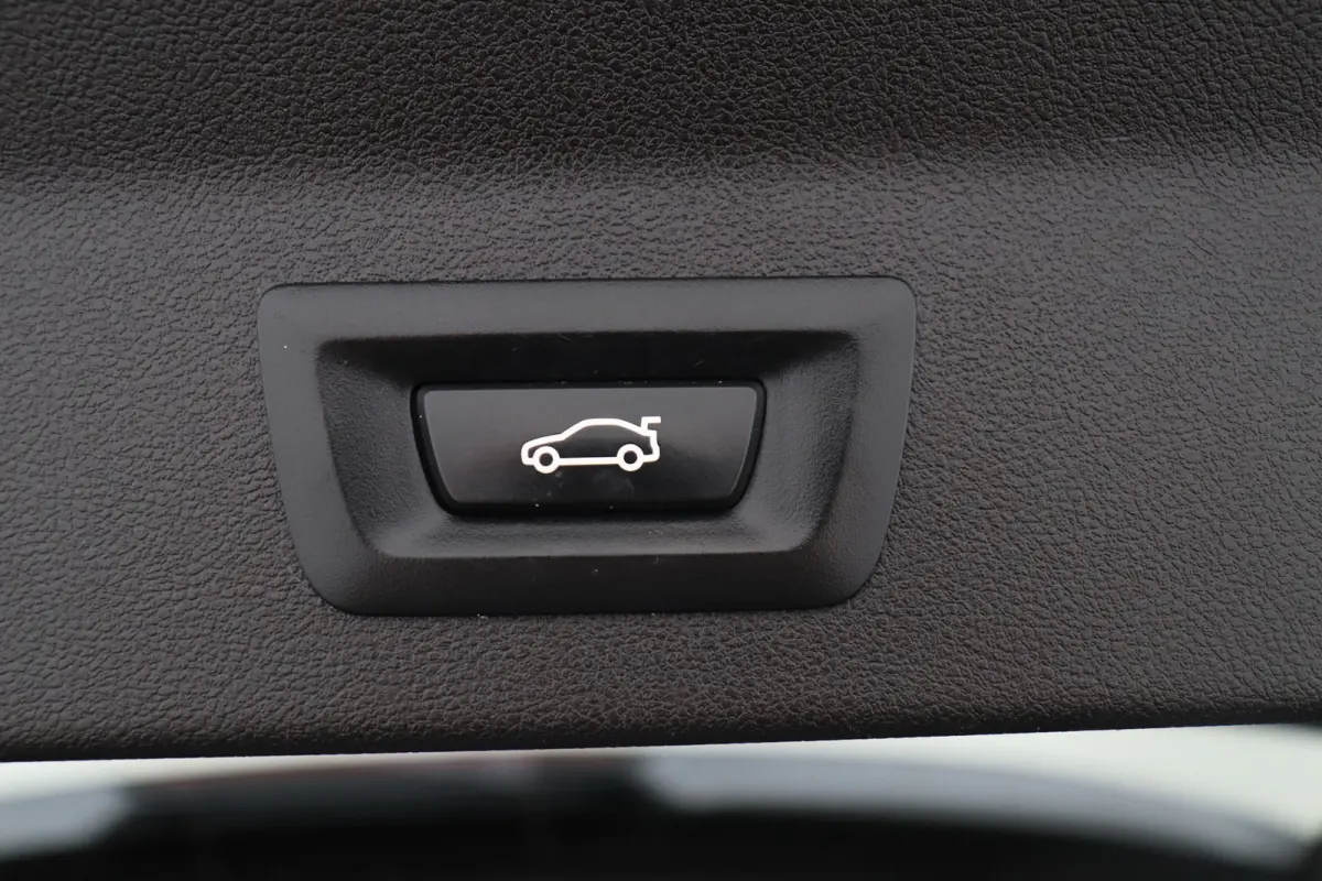 xDrive30e 293 PK High Exe. Trekhaak Head-up Carplay Nappaleder