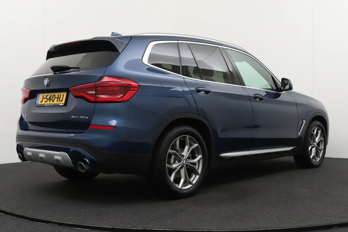 xDrive30e 293 PK High Exe. Trekhaak Head-up Carplay Nappaleder