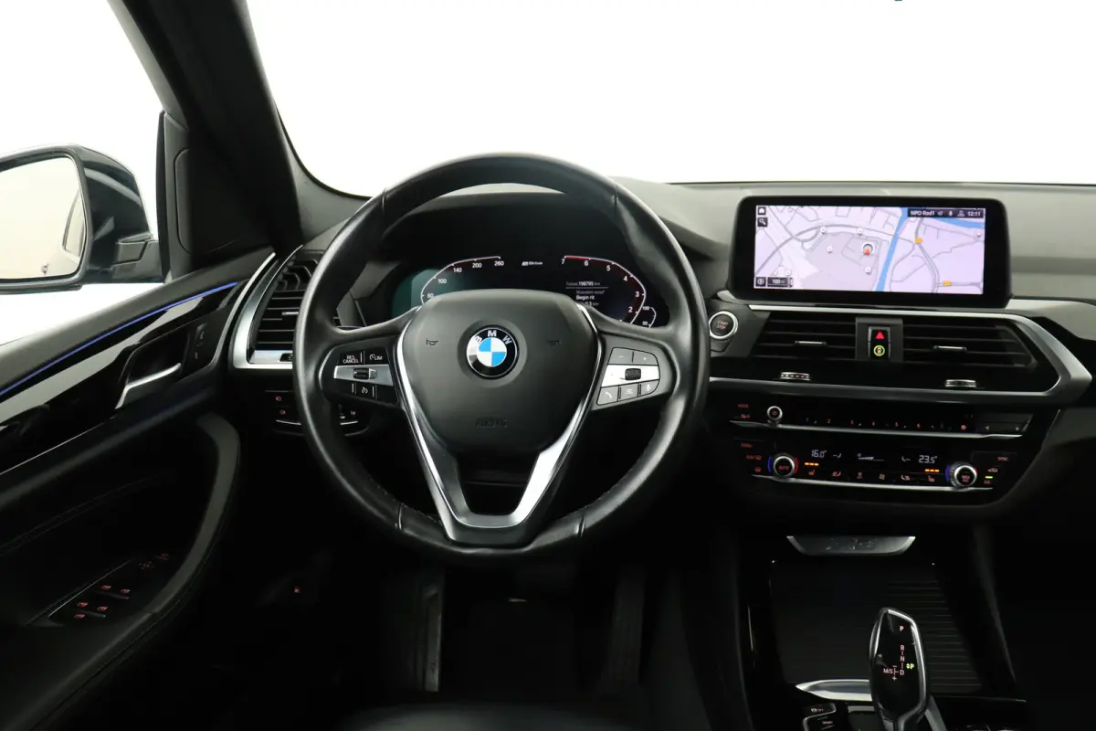 xDrive30e 293 PK High Exe. Trekhaak Head-up Carplay Nappaleder