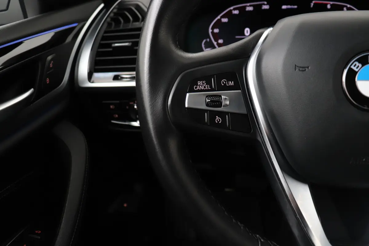 xDrive30e 293 PK High Exe. Trekhaak Head-up Carplay Nappaleder