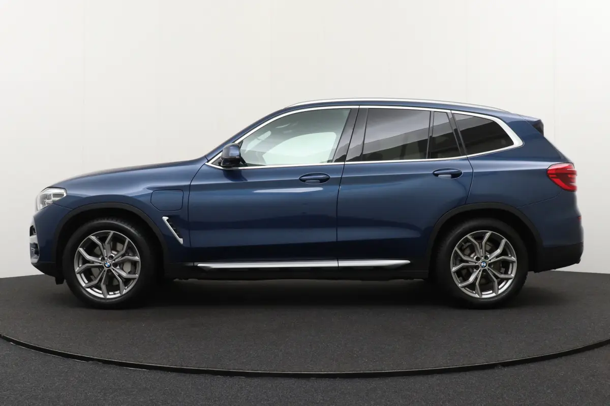xDrive30e 293 PK High Exe. Trekhaak Head-up Carplay Nappaleder