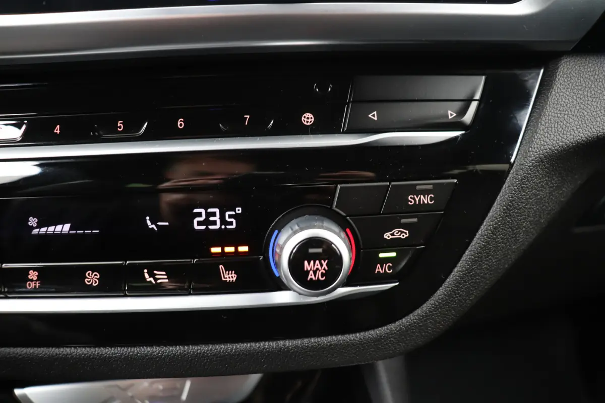 xDrive30e 293 PK High Exe. Trekhaak Head-up Carplay Nappaleder