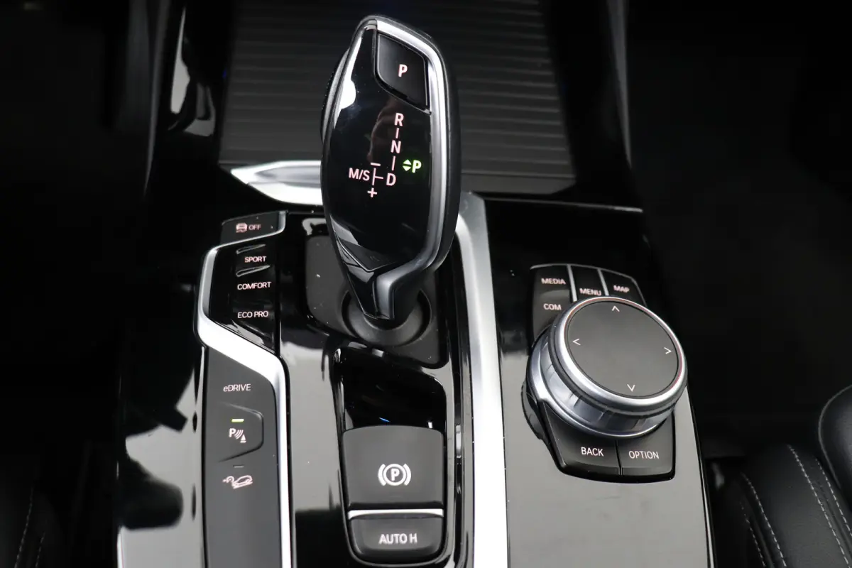 xDrive30e 293 PK High Exe. Trekhaak Head-up Carplay Nappaleder