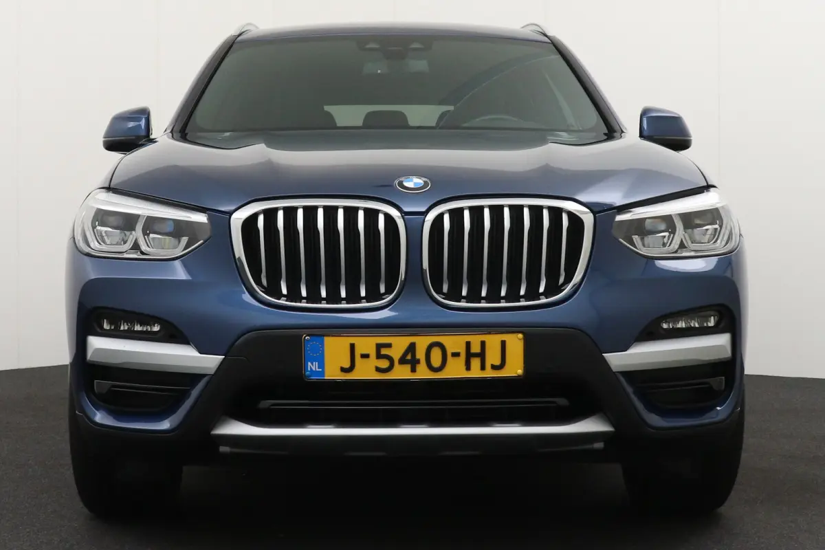 xDrive30e 293 PK High Exe. Trekhaak Head-up Carplay Nappaleder