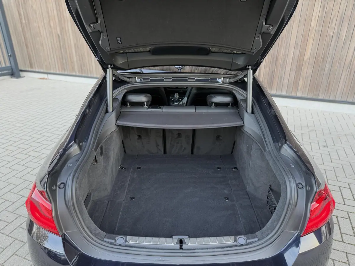 420i High Executive M SPORT | CAMERA | 19" | LEDER | NL-AUTO | DEALERONDERHOUDEN