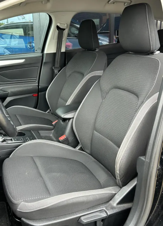 1.0 EcoBoost Titanium Business 125PK | AUTOMAAT | Parkeersensoren voor en achter | Navigatie | Airco | Cruise Control | Bluetooth | Lichtmetalen velgen | 2 sleutels |