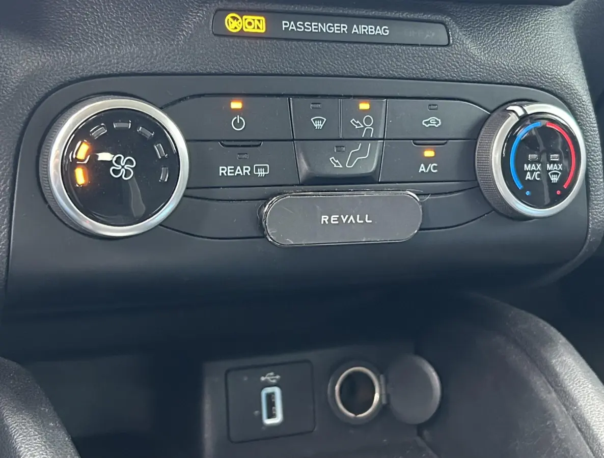 1.0 EcoBoost Titanium Business 125PK | AUTOMAAT | Parkeersensoren voor en achter | Navigatie | Airco | Cruise Control | Bluetooth | Lichtmetalen velgen | 2 sleutels |