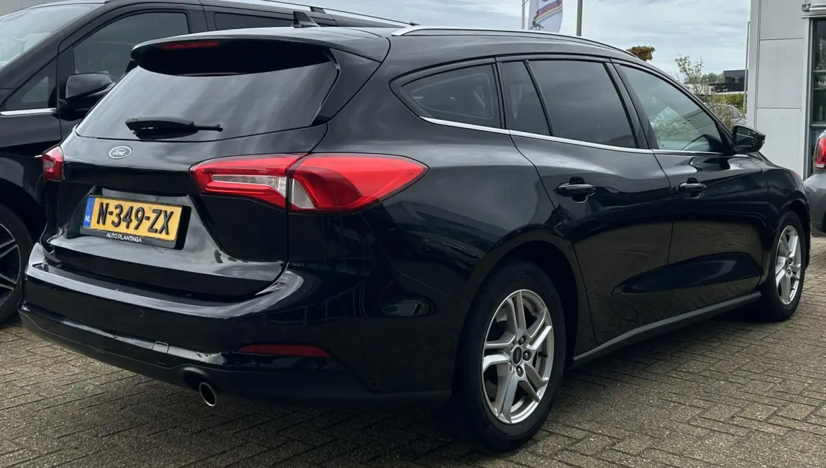 1.0 EcoBoost Titanium Business 125PK | AUTOMAAT | Parkeersensoren voor en achter | Navigatie | Airco | Cruise Control | Bluetooth | Lichtmetalen velgen | 2 sleutels |