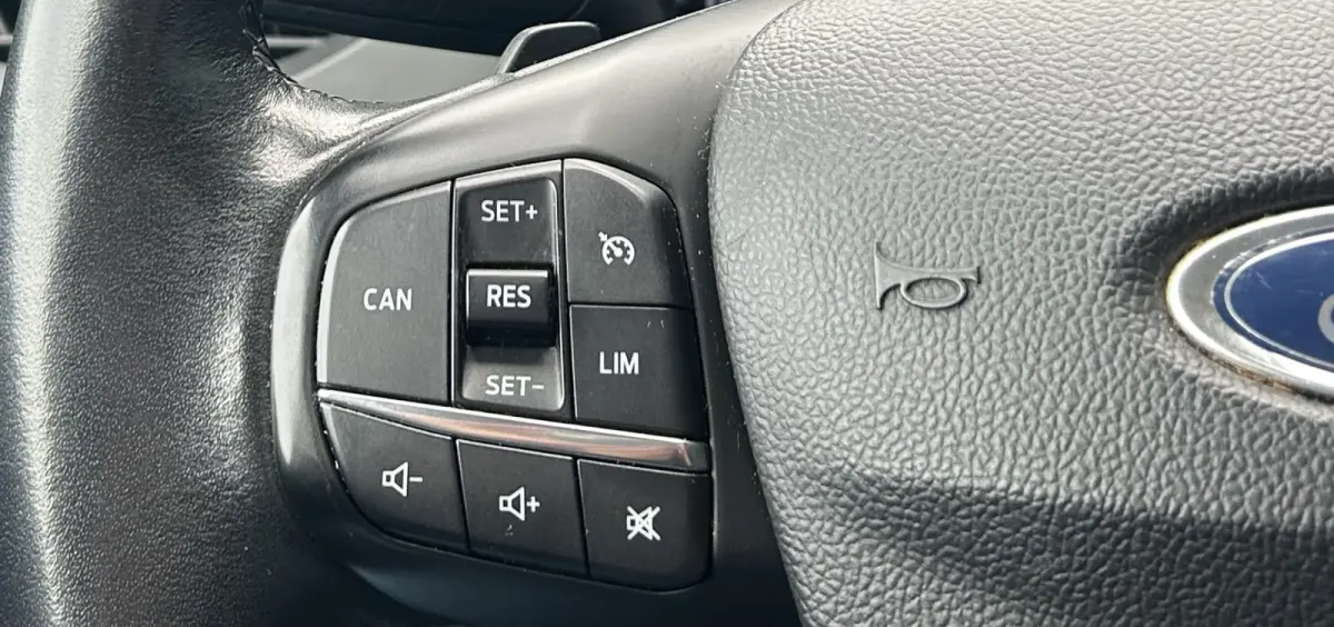 1.0 EcoBoost Titanium Business 125PK | AUTOMAAT | Parkeersensoren voor en achter | Navigatie | Airco | Cruise Control | Bluetooth | Lichtmetalen velgen | 2 sleutels |