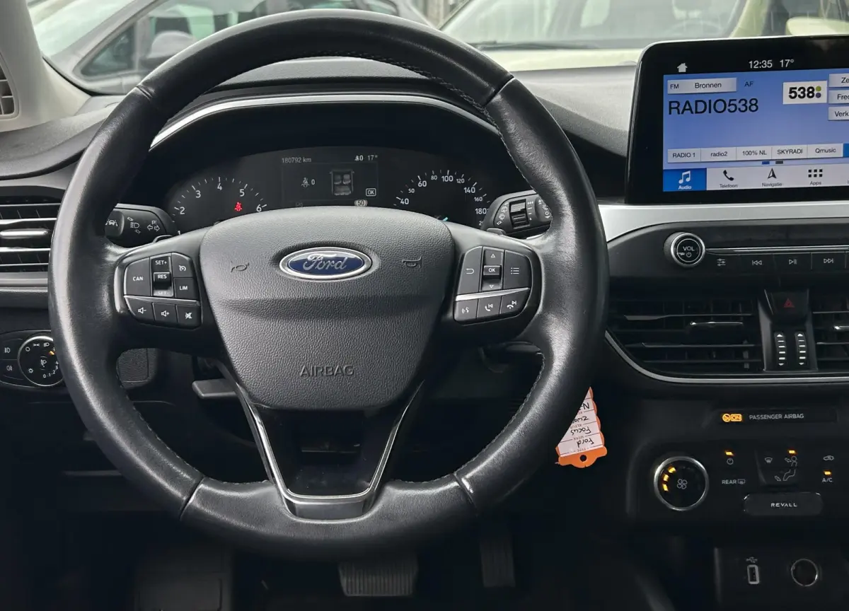 1.0 EcoBoost Titanium Business 125PK | AUTOMAAT | Parkeersensoren voor en achter | Navigatie | Airco | Cruise Control | Bluetooth | Lichtmetalen velgen | 2 sleutels |