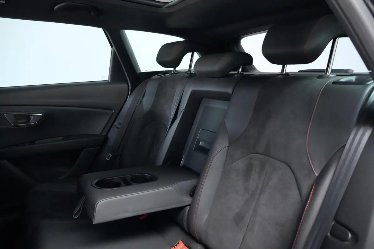 1.5 TSI FR Sport Automaat 150 PK | Pano-dak | Virtual | CarPlay | Stoelverwarming | Camera | Led | Pdc | Trekhaak |
