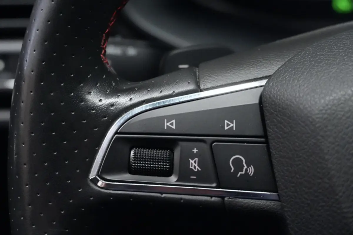 1.5 TSI FR Sport Automaat 150 PK | Pano-dak | Virtual | CarPlay | Stoelverwarming | Camera | Led | Pdc | Trekhaak |