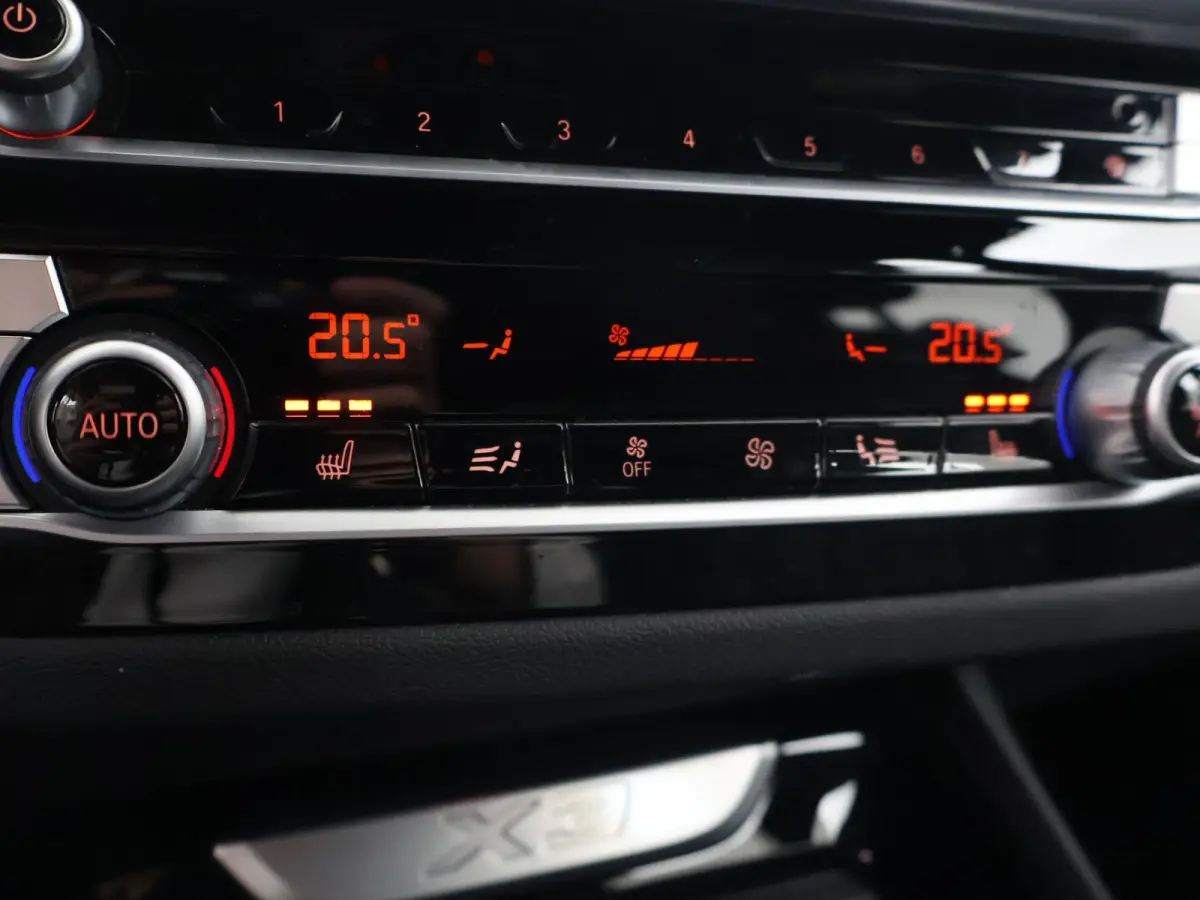 xDrive20i 184 PK M-SPORT H.E. EDITION + HEAD-UP | SFEERVERL. | CARPLAY | LEDER | CAMERA | 19 INCH
