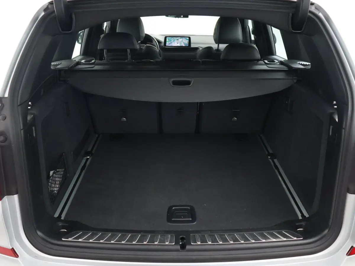 xDrive20i 184 PK M-SPORT H.E. EDITION + HEAD-UP | SFEERVERL. | CARPLAY | LEDER | CAMERA | 19 INCH