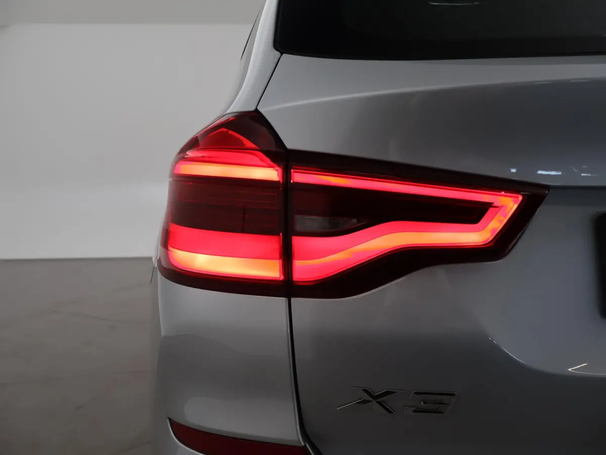 xDrive20i 184 PK M-SPORT H.E. EDITION + HEAD-UP | SFEERVERL. | CARPLAY | LEDER | CAMERA | 19 INCH