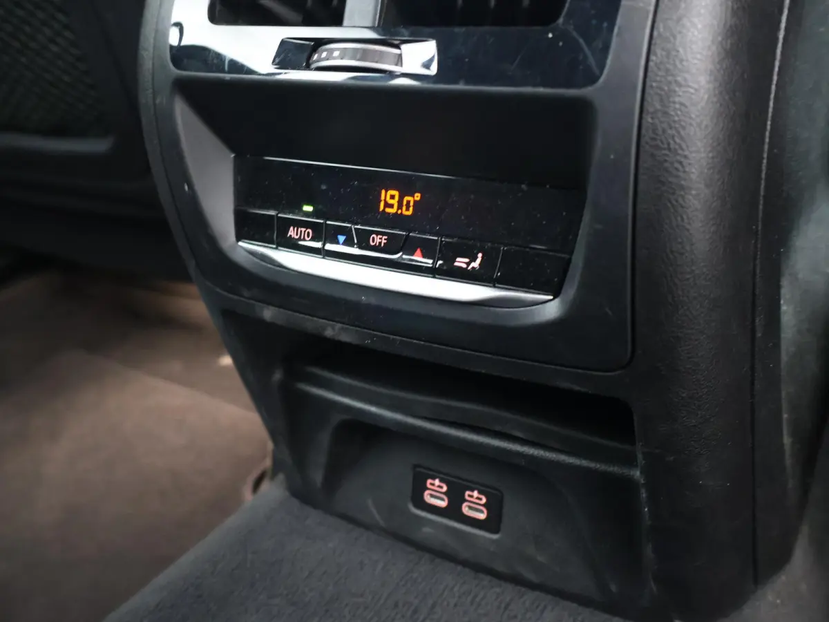 xDrive20i 184 PK M-SPORT H.E. EDITION + HEAD-UP | SFEERVERL. | CARPLAY | LEDER | CAMERA | 19 INCH