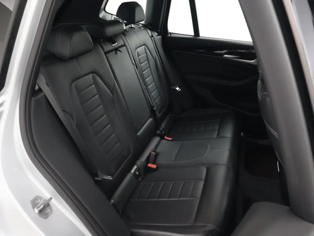 xDrive20i 184 PK M-SPORT H.E. EDITION + HEAD-UP | SFEERVERL. | CARPLAY | LEDER | CAMERA | 19 INCH