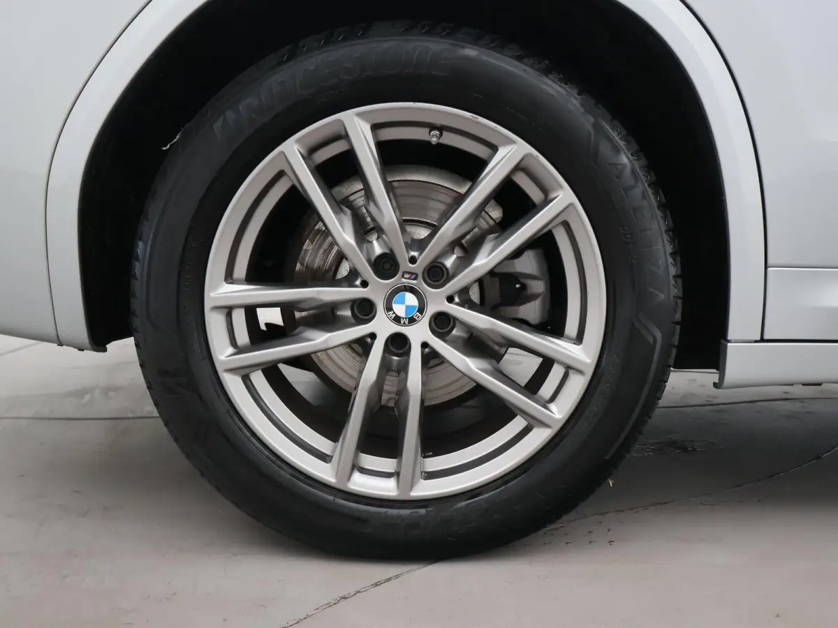 xDrive20i 184 PK M-SPORT H.E. EDITION + HEAD-UP | SFEERVERL. | CARPLAY | LEDER | CAMERA | 19 INCH