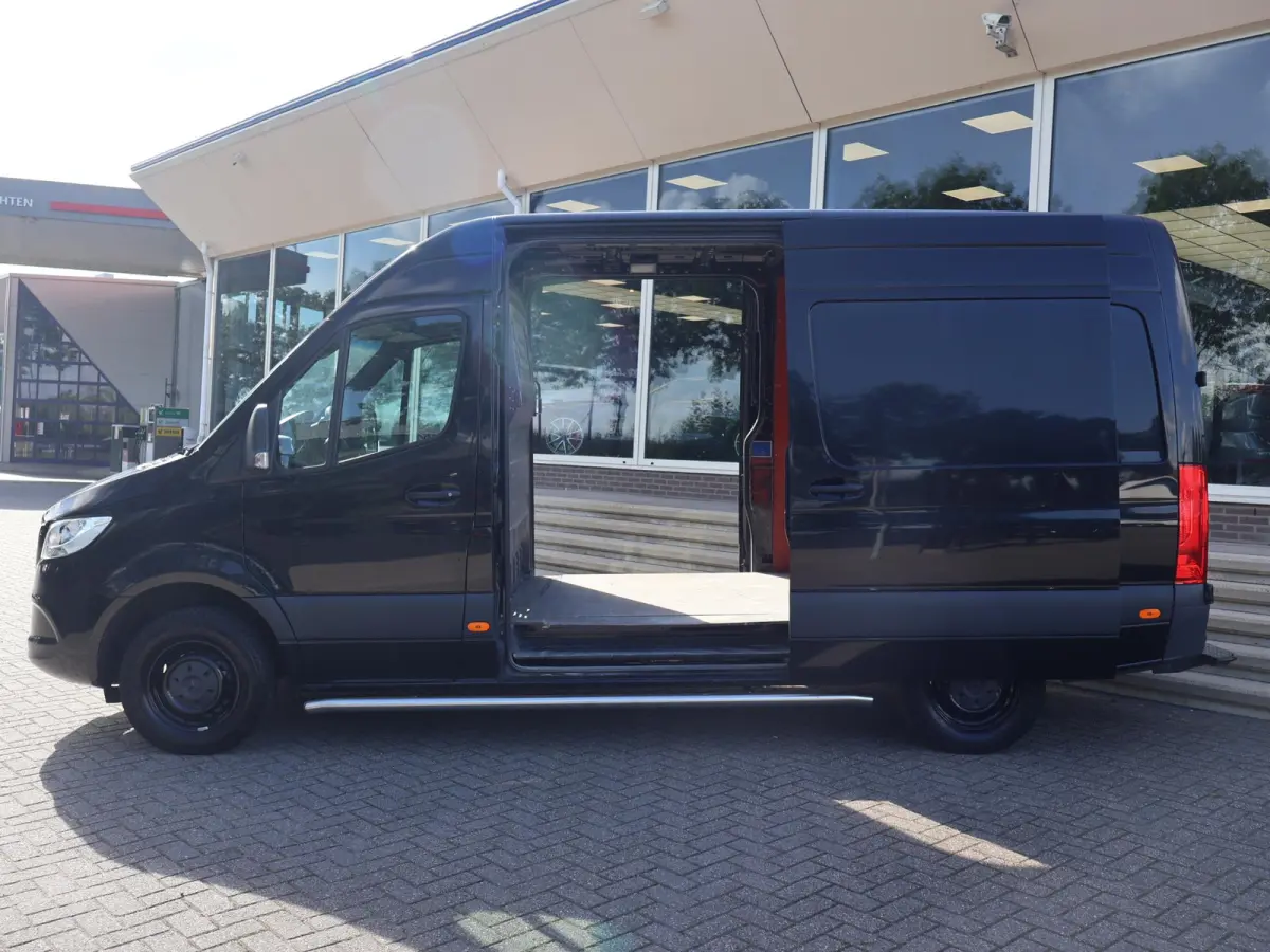 319 3.0 CDI V6 190 PK AUT. L2H2 + 2 SCHUIFDEUREN | 3500 KG TREKHAAK | BREEDBEELD MBUX NAVIGATIE