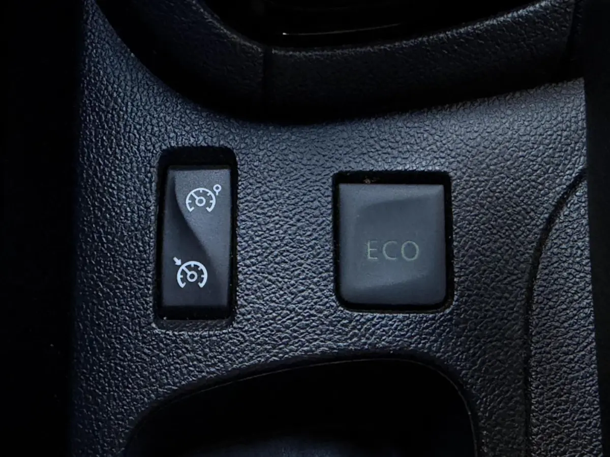 0.9 TCe Intens 1e EigCamera PDC CarPlay Cruise