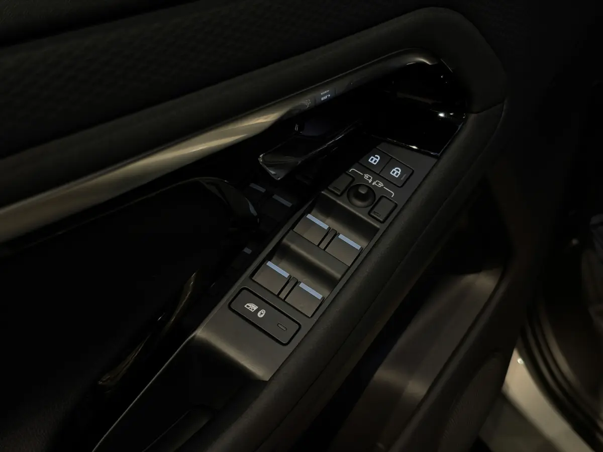 1.5 P300e AWD R-Dynamic S 309PK | Pano | Matrix | Camera | ACC | Parelmoer | 1e EIgenaar