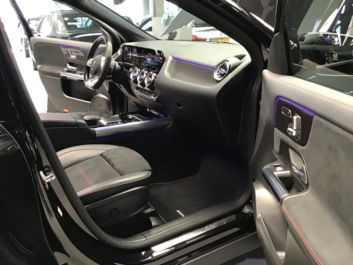 AMG 35 4MATIC I Pano I 360Cam I Sfeer verl. I Multibeam I 21Inch I Trekhaak I Mem. Elec Stoel + Verwarm.