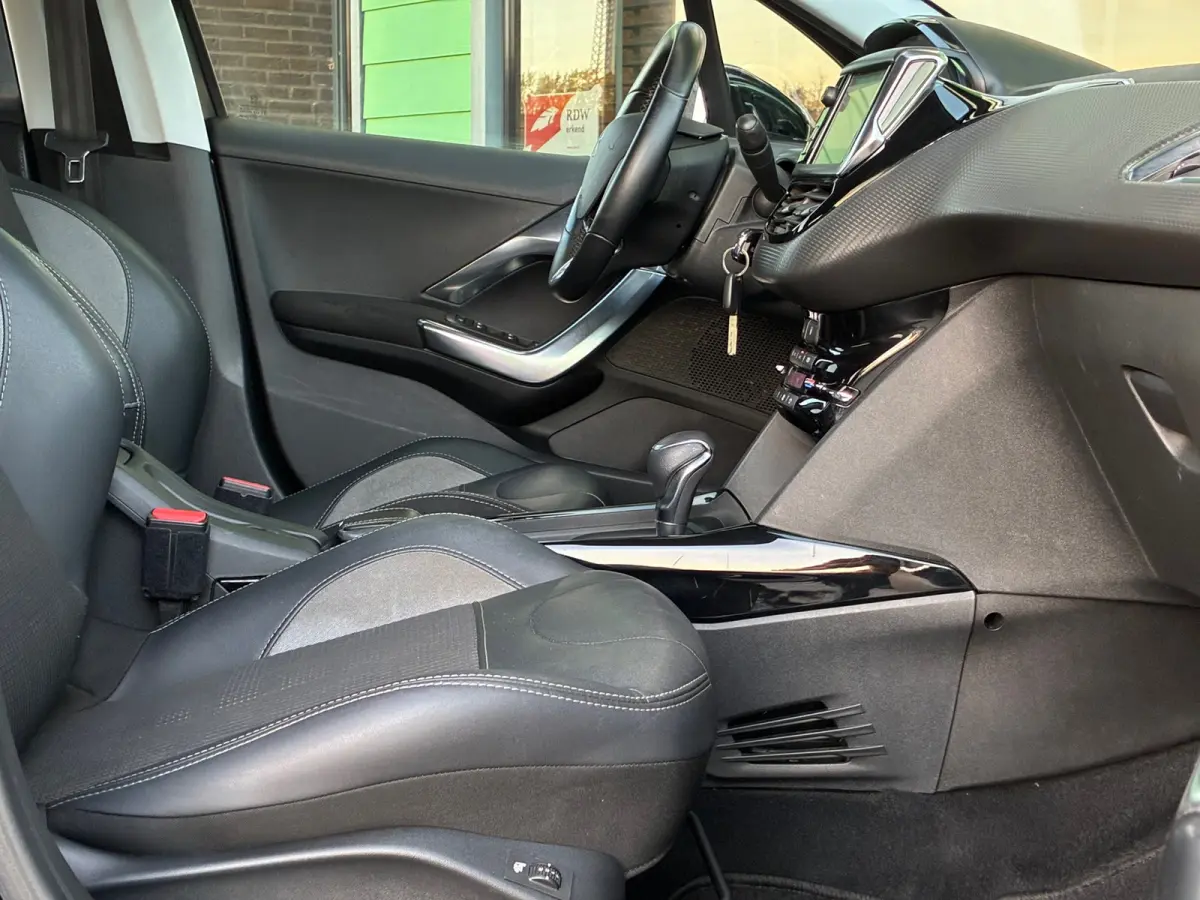 1.2 PureTech GT-Line|D-riem v.v.|Automaat|Navigatie|CarPlay|Trekhaak|PDC|Cruise|Climatronic|Stoel.Vw|