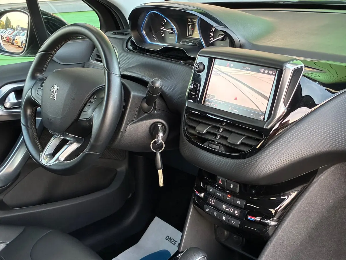 1.2 PureTech GT-Line|D-riem v.v.|Automaat|Navigatie|CarPlay|Trekhaak|PDC|Cruise|Climatronic|Stoel.Vw|