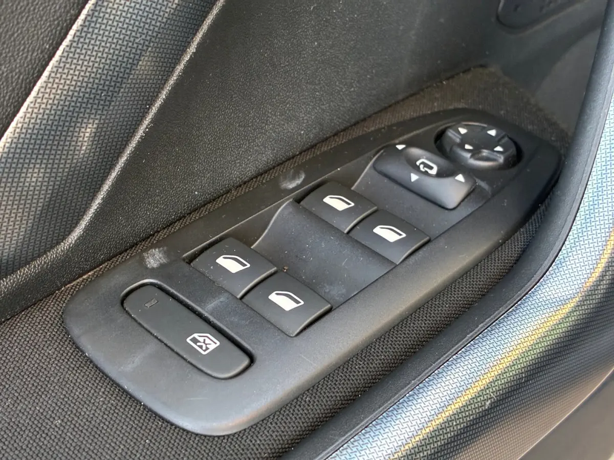 1.2 PureTech GT-Line|D-riem v.v.|Automaat|Navigatie|CarPlay|Trekhaak|PDC|Cruise|Climatronic|Stoel.Vw|