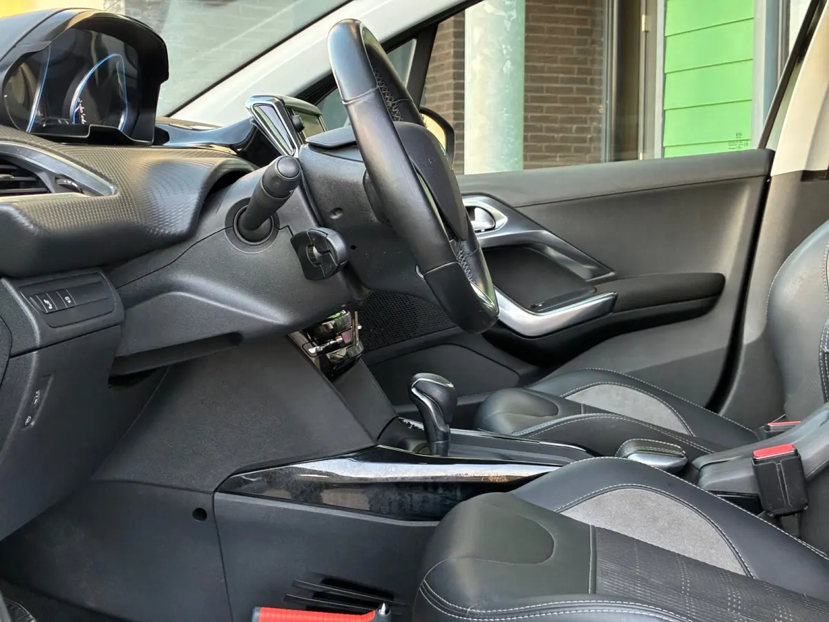 1.2 PureTech GT-Line|D-riem v.v.|Automaat|Navigatie|CarPlay|Trekhaak|PDC|Cruise|Climatronic|Stoel.Vw|