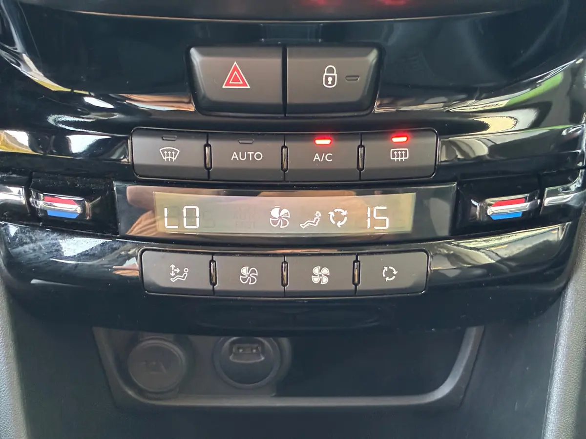 1.2 PureTech GT-Line|D-riem v.v.|Automaat|Navigatie|CarPlay|Trekhaak|PDC|Cruise|Climatronic|Stoel.Vw|