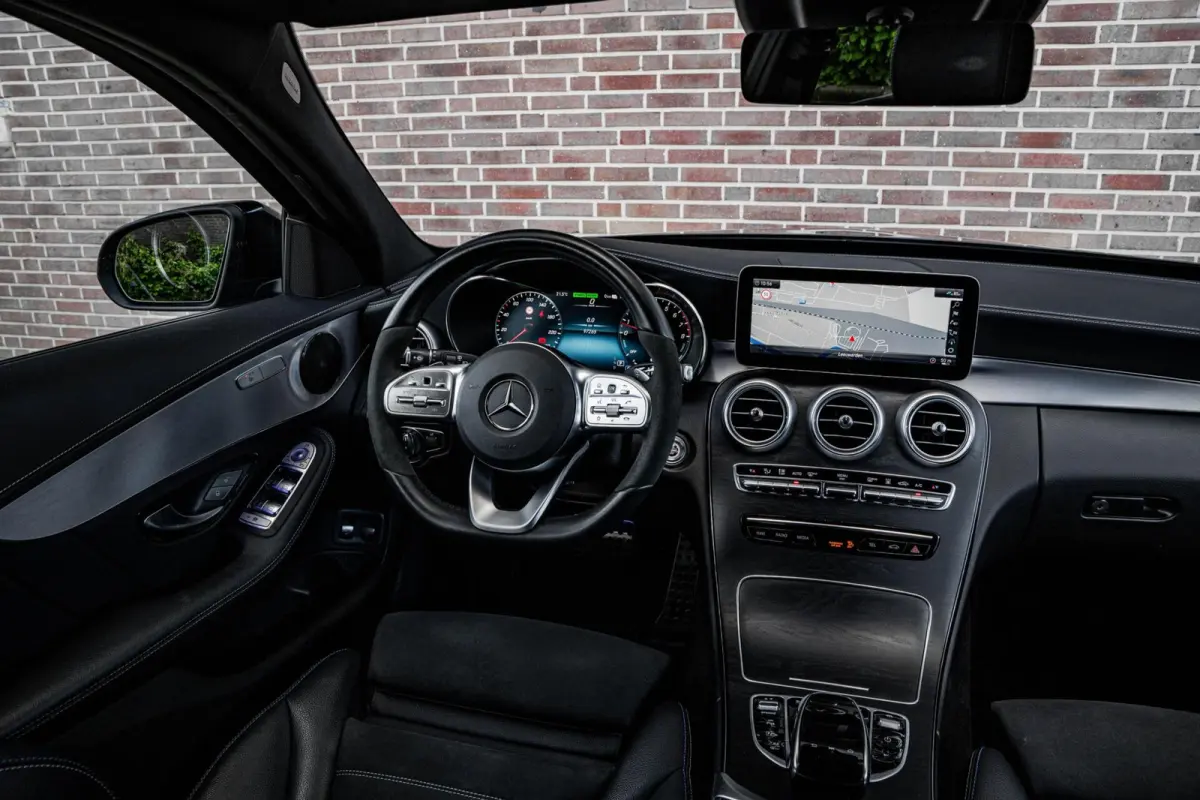 300 e AMG Night Edition | Trekhaak | 360 Camera | Digital Cockpit | Multibeam LED | Apple CarPlay/Android Auto | 18" | Dealeronderhouden