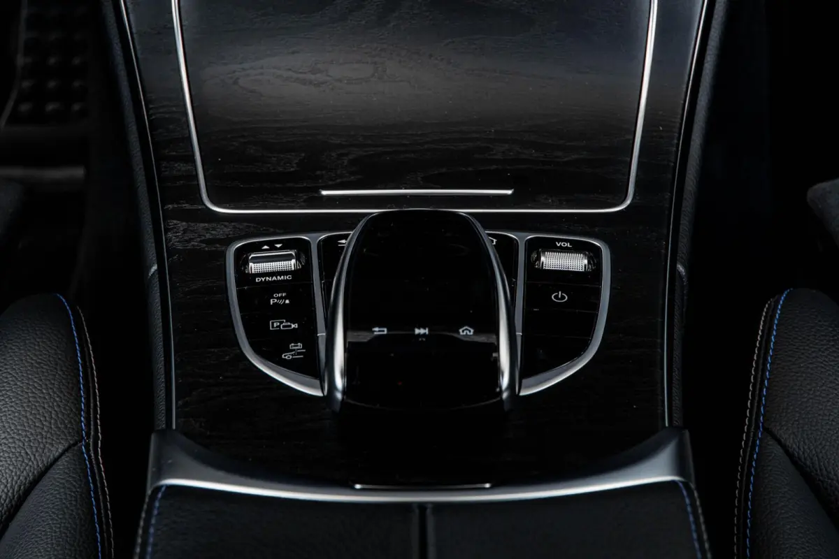 300 e AMG Night Edition | Trekhaak | 360 Camera | Digital Cockpit | Multibeam LED | Apple CarPlay/Android Auto | 18" | Dealeronderhouden