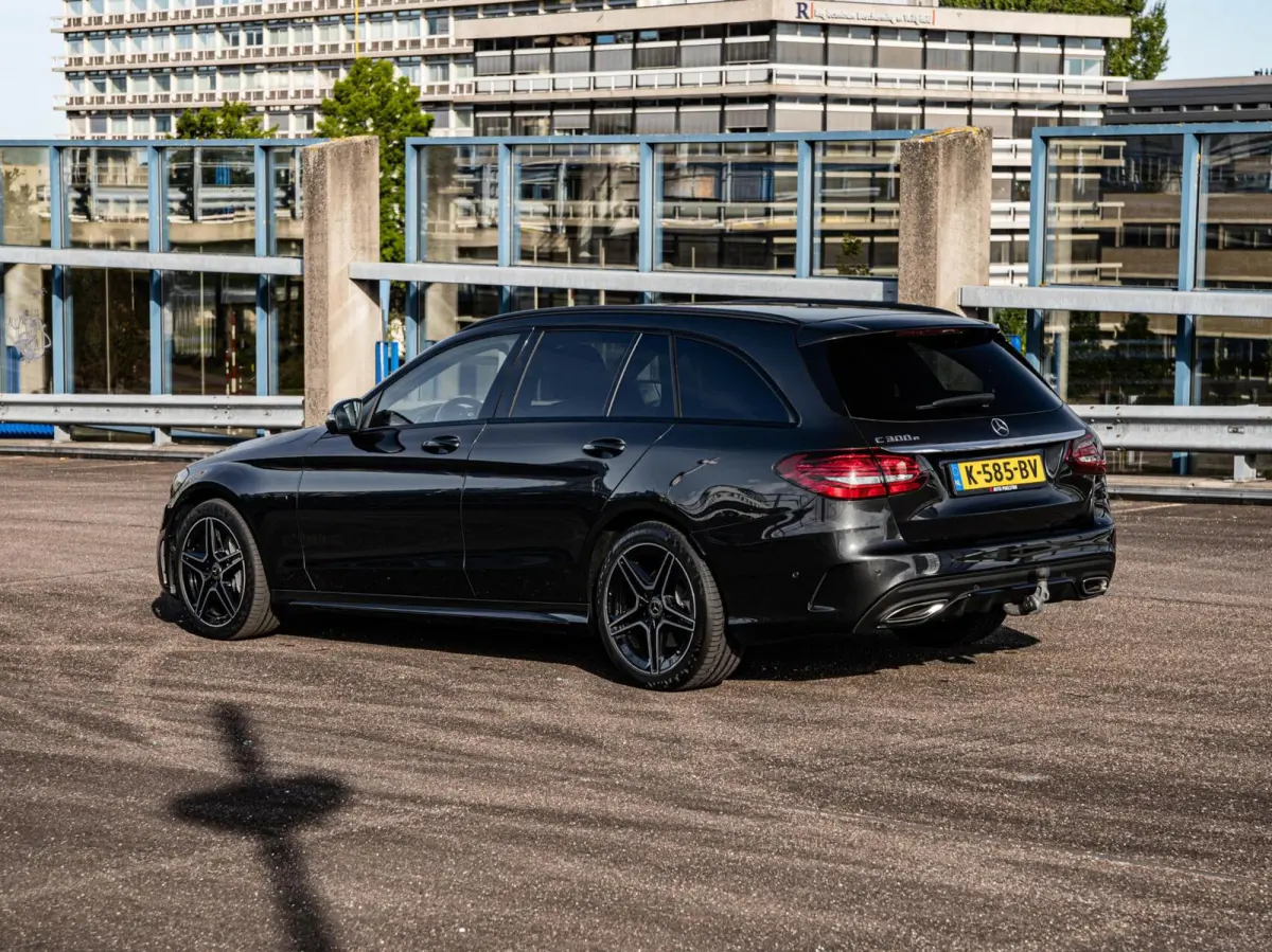 300 e AMG Night Edition | Trekhaak | 360 Camera | Digital Cockpit | Multibeam LED | Apple CarPlay/Android Auto | 18" | Dealeronderhouden