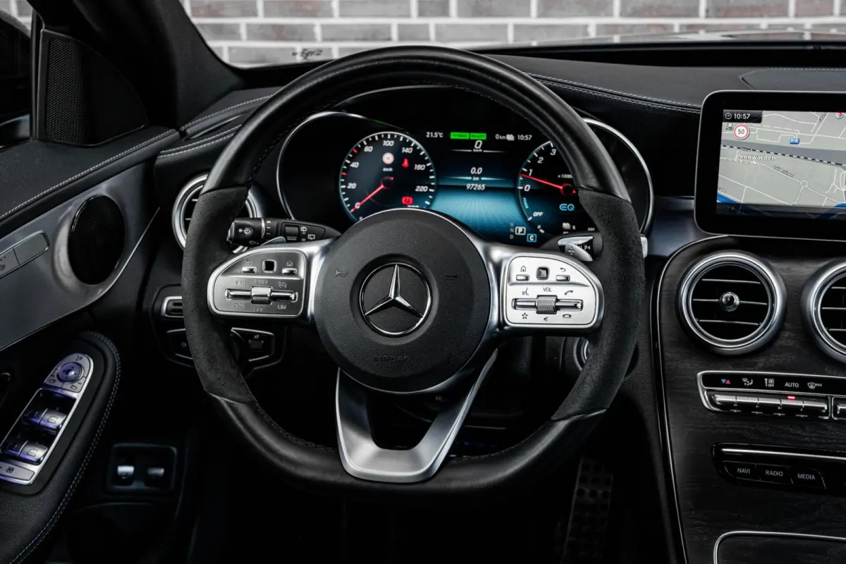 300 e AMG Night Edition | Trekhaak | 360 Camera | Digital Cockpit | Multibeam LED | Apple CarPlay/Android Auto | 18" | Dealeronderhouden