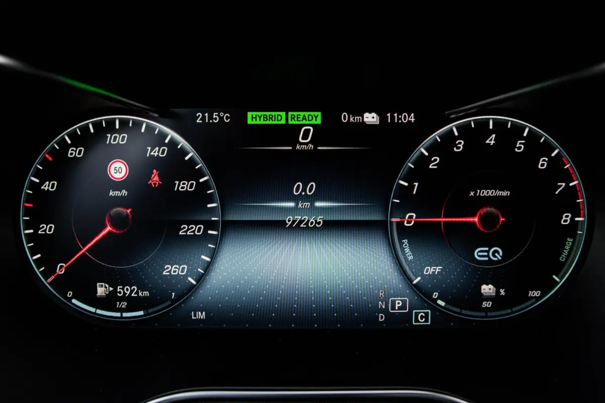 300 e AMG Night Edition | Trekhaak | 360 Camera | Digital Cockpit | Multibeam LED | Apple CarPlay/Android Auto | 18" | Dealeronderhouden