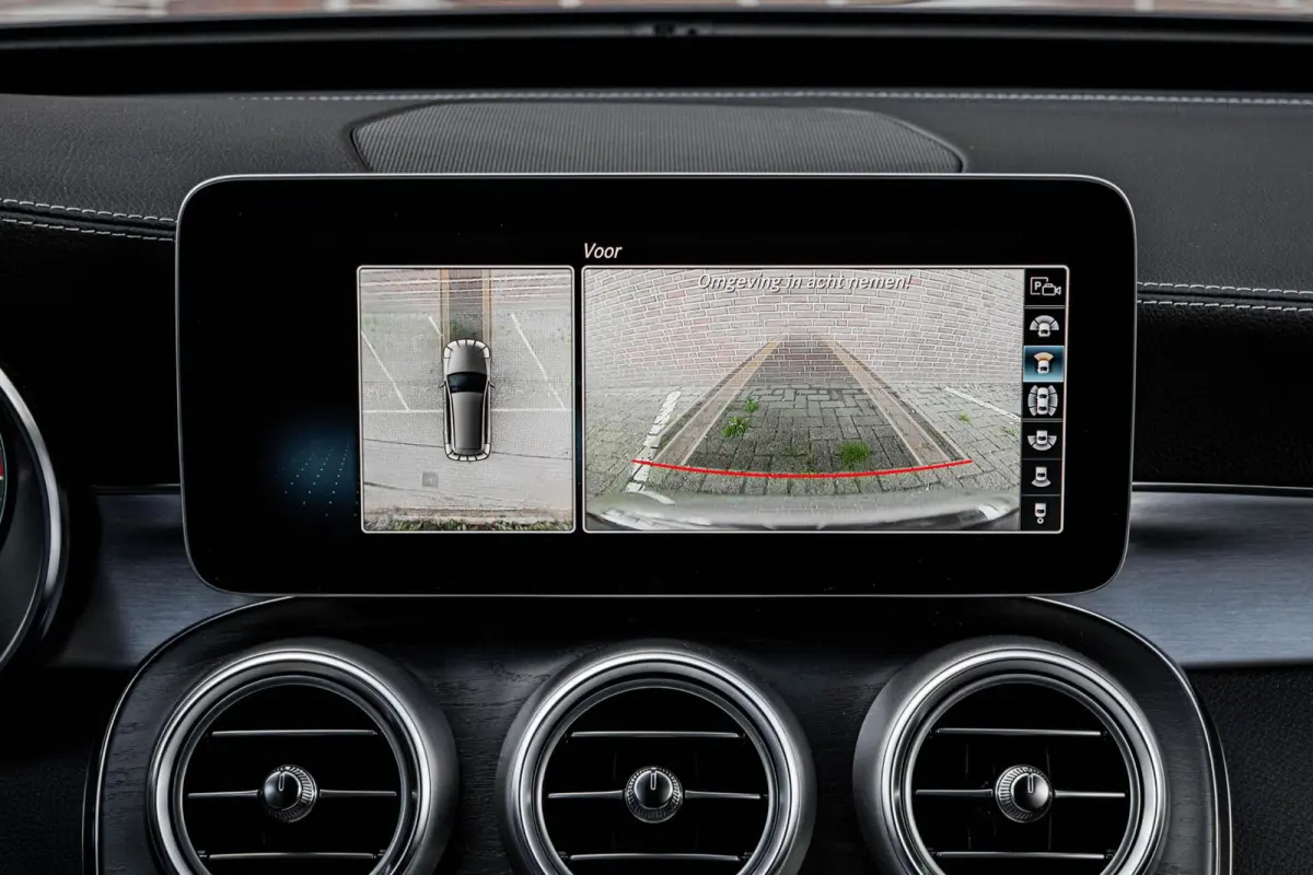 300 e AMG Night Edition | Trekhaak | 360 Camera | Digital Cockpit | Multibeam LED | Apple CarPlay/Android Auto | 18" | Dealeronderhouden