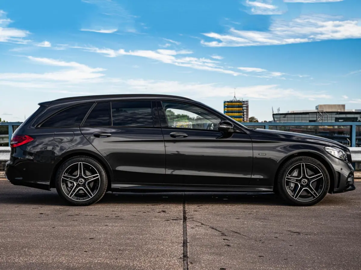 300 e AMG Night Edition | Trekhaak | 360 Camera | Digital Cockpit | Multibeam LED | Apple CarPlay/Android Auto | 18" | Dealeronderhouden