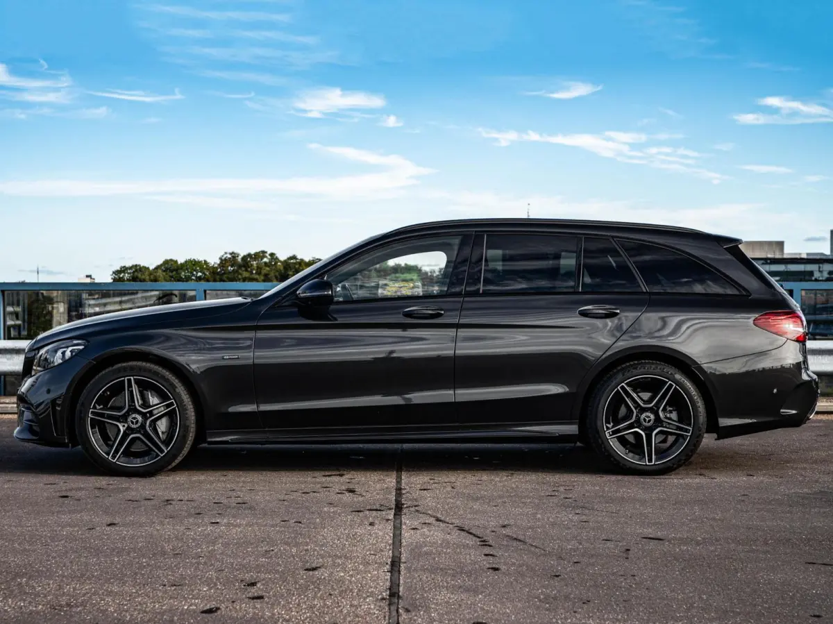 300 e AMG Night Edition | Trekhaak | 360 Camera | Digital Cockpit | Multibeam LED | Apple CarPlay/Android Auto | 18" | Dealeronderhouden