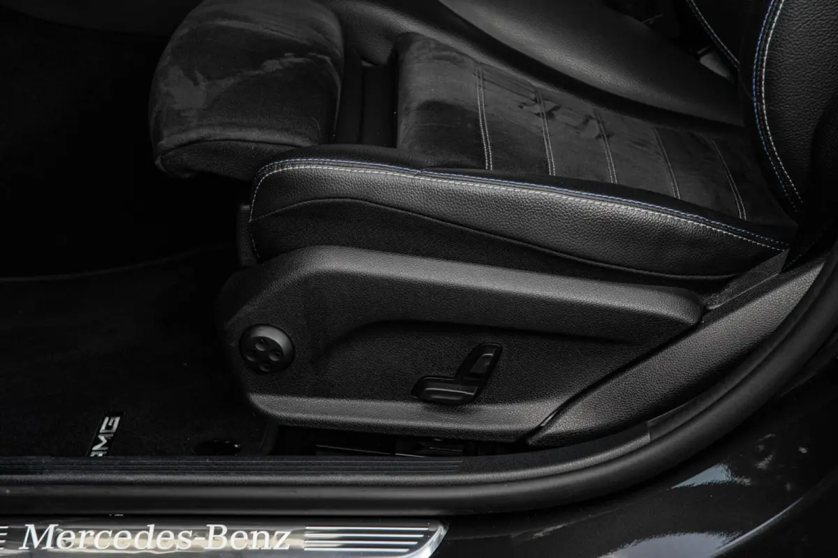300 e AMG Night Edition | Trekhaak | 360 Camera | Digital Cockpit | Multibeam LED | Apple CarPlay/Android Auto | 18" | Dealeronderhouden