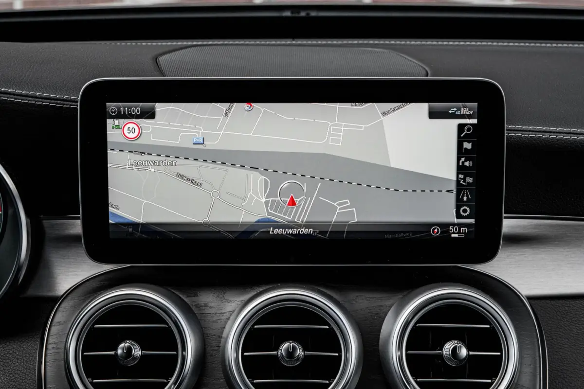 300 e AMG Night Edition | Trekhaak | 360 Camera | Digital Cockpit | Multibeam LED | Apple CarPlay/Android Auto | 18" | Dealeronderhouden