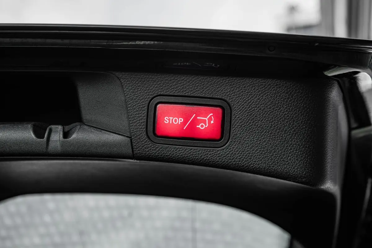 300 e AMG Night Edition | Trekhaak | 360 Camera | Digital Cockpit | Multibeam LED | Apple CarPlay/Android Auto | 18" | Dealeronderhouden