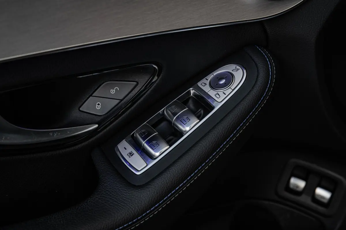 300 e AMG Night Edition | Trekhaak | 360 Camera | Digital Cockpit | Multibeam LED | Apple CarPlay/Android Auto | 18" | Dealeronderhouden