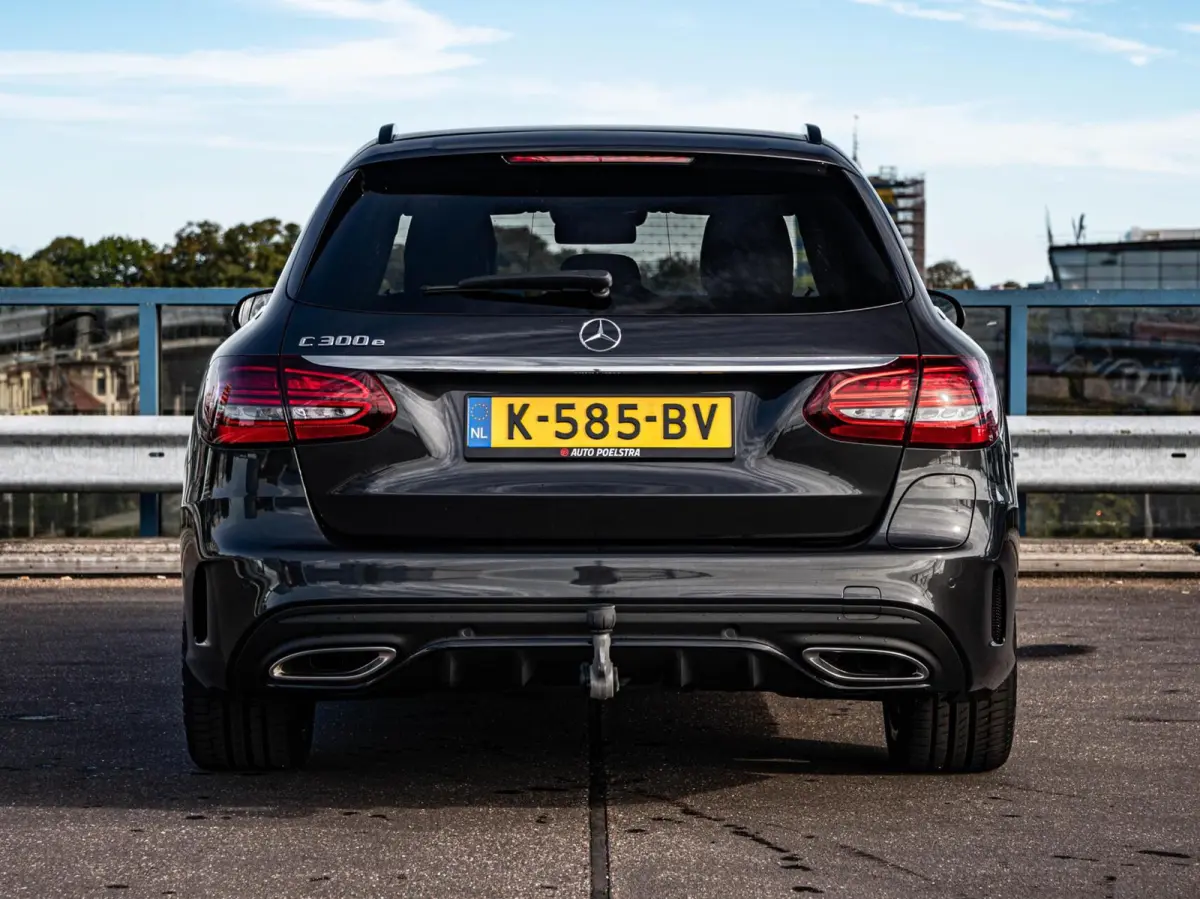300 e AMG Night Edition | Trekhaak | 360 Camera | Digital Cockpit | Multibeam LED | Apple CarPlay/Android Auto | 18" | Dealeronderhouden