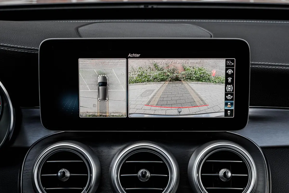 300 e AMG Night Edition | Trekhaak | 360 Camera | Digital Cockpit | Multibeam LED | Apple CarPlay/Android Auto | 18" | Dealeronderhouden