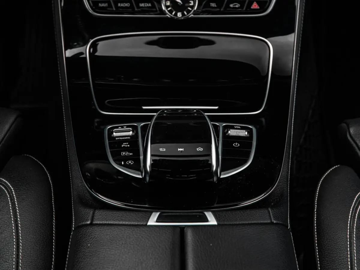 350 d AMG Night Edition | Schuifdak | Burmester | Leder | HUD | 360 Camera | Widescreen | Dodehoekdetectie | Keyless | Apple CarPlay/Android Auto | 19"